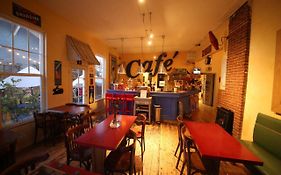 Metro Hotel And Cafe